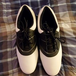 New never worn Nike Mens golf shoes